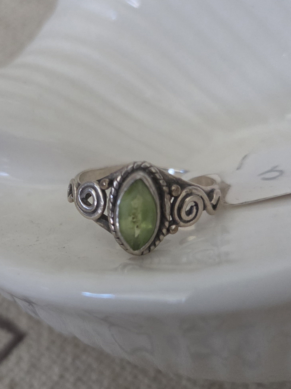 New 925 Sterling Silver Peridot Ring – Size 6